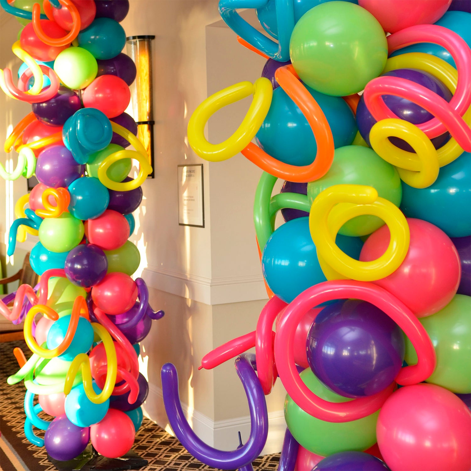 260 Lime Green Twisting Balloon Decoration